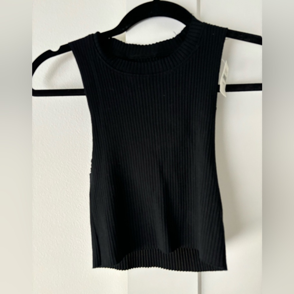 Black tank crop top